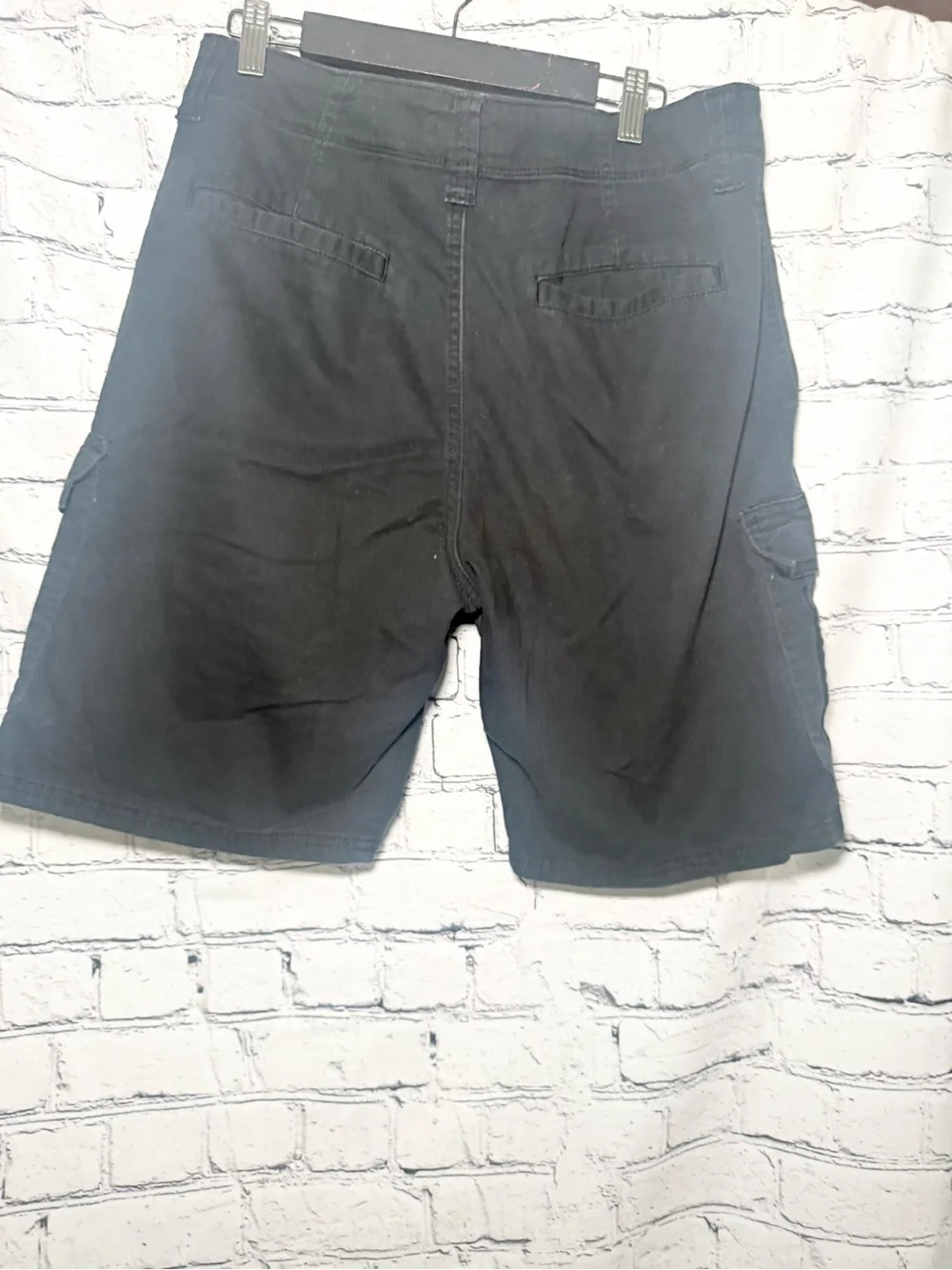 Wrangler. Black cargo shorts. Size 32